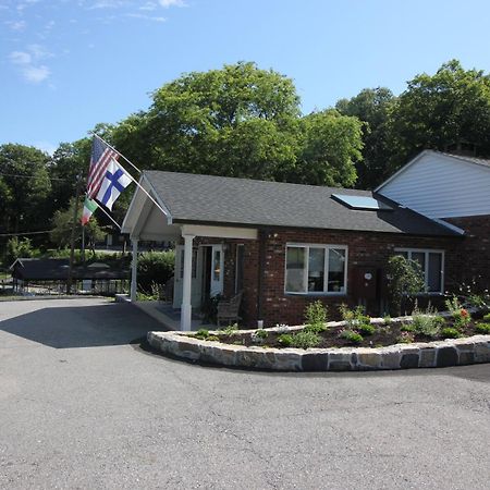Heidi's Inn Brewster Bagian luar foto