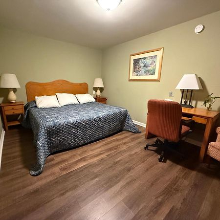 Heidi's Inn Brewster Bagian luar foto