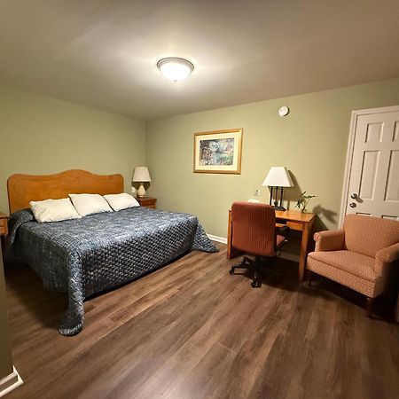 Heidi's Inn Brewster Bagian luar foto
