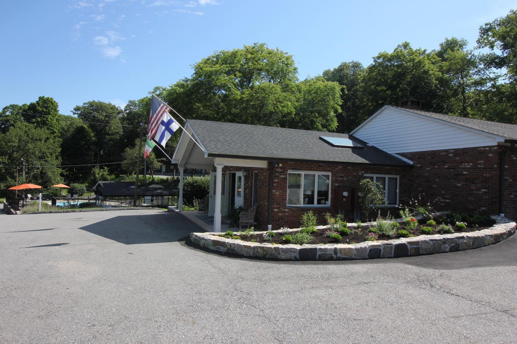 Heidi's Inn Brewster Bagian luar foto