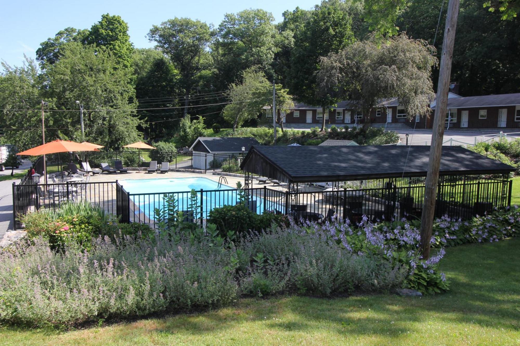 Heidi's Inn Brewster Bagian luar foto