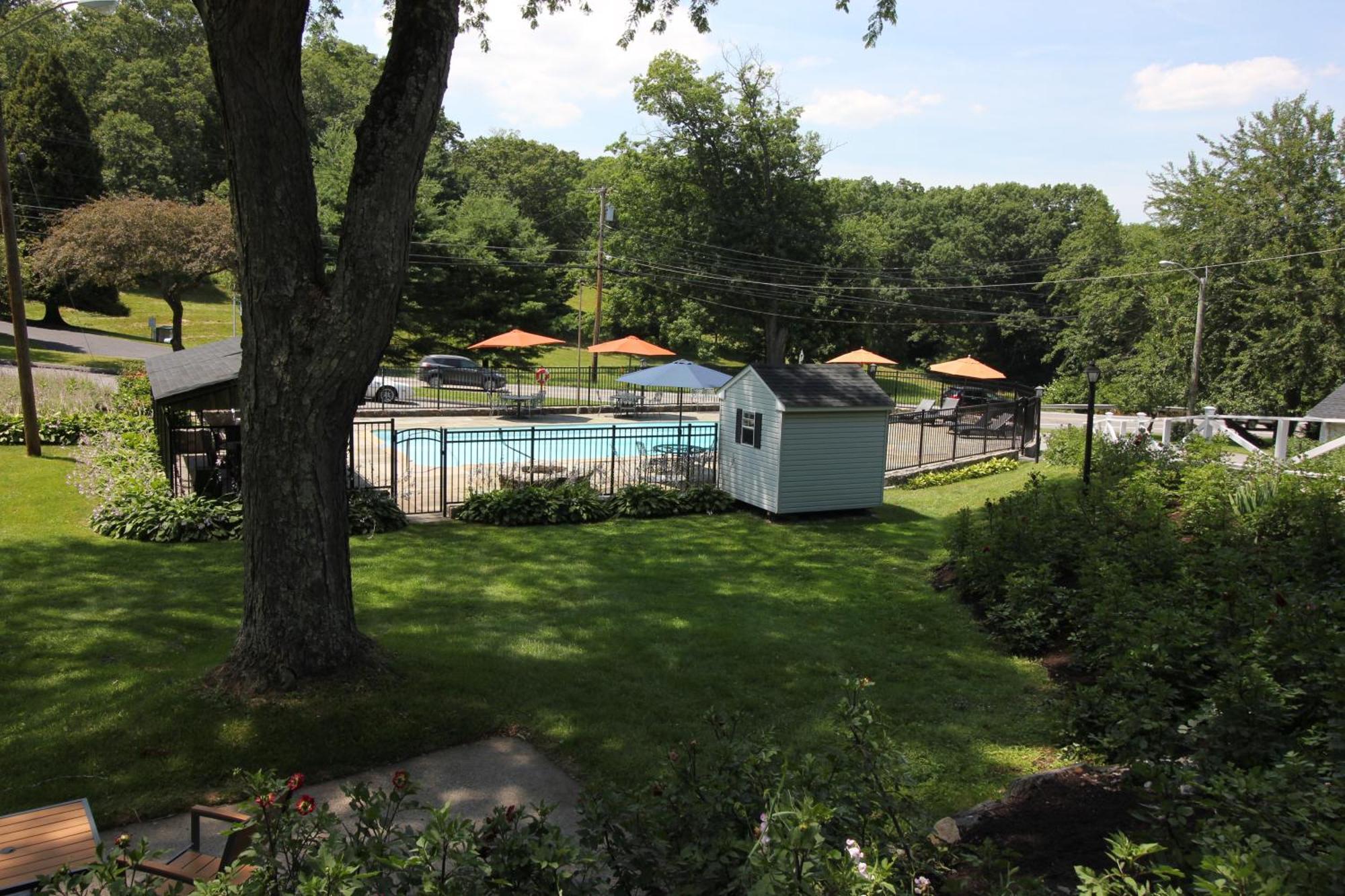 Heidi's Inn Brewster Bagian luar foto