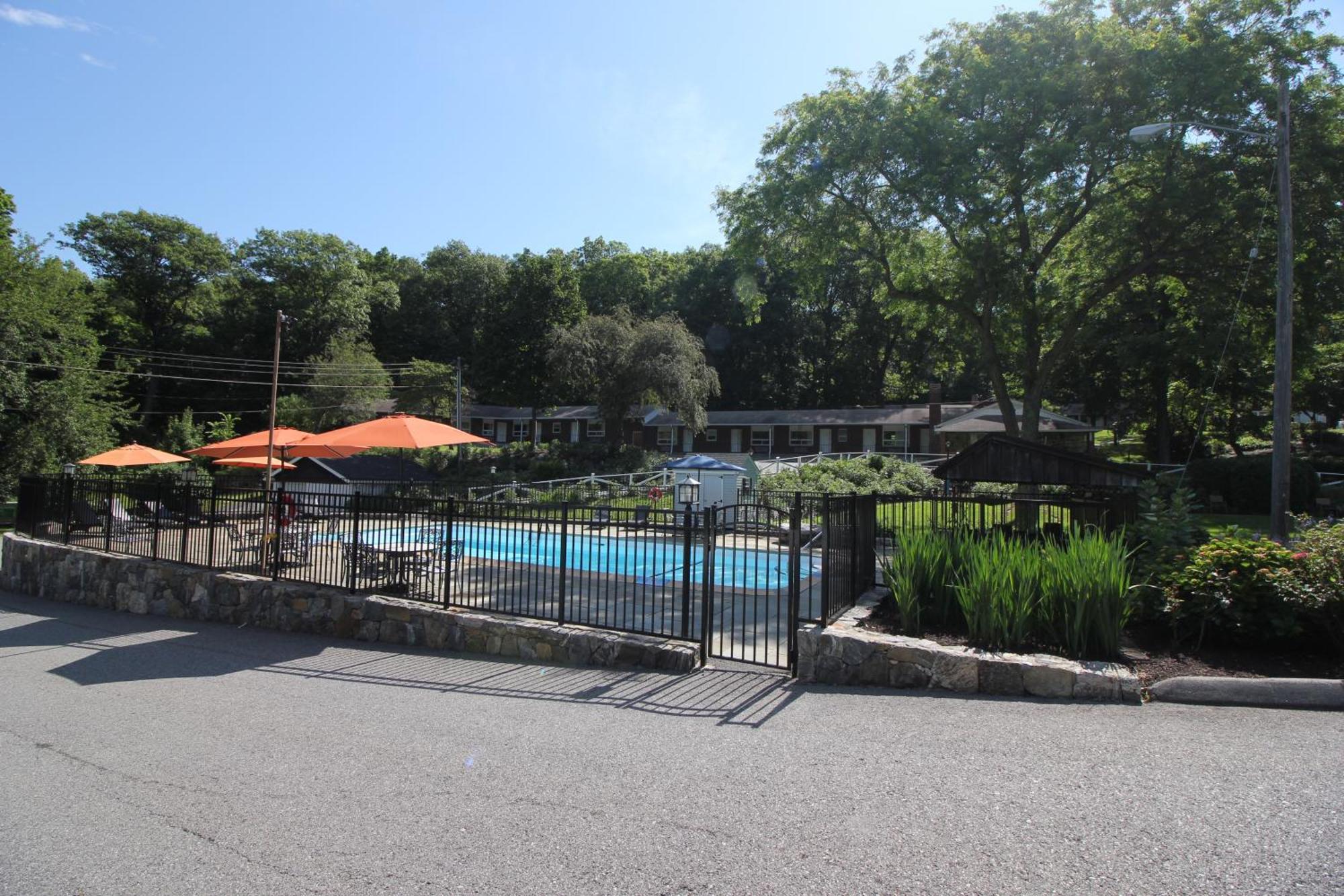 Heidi's Inn Brewster Bagian luar foto