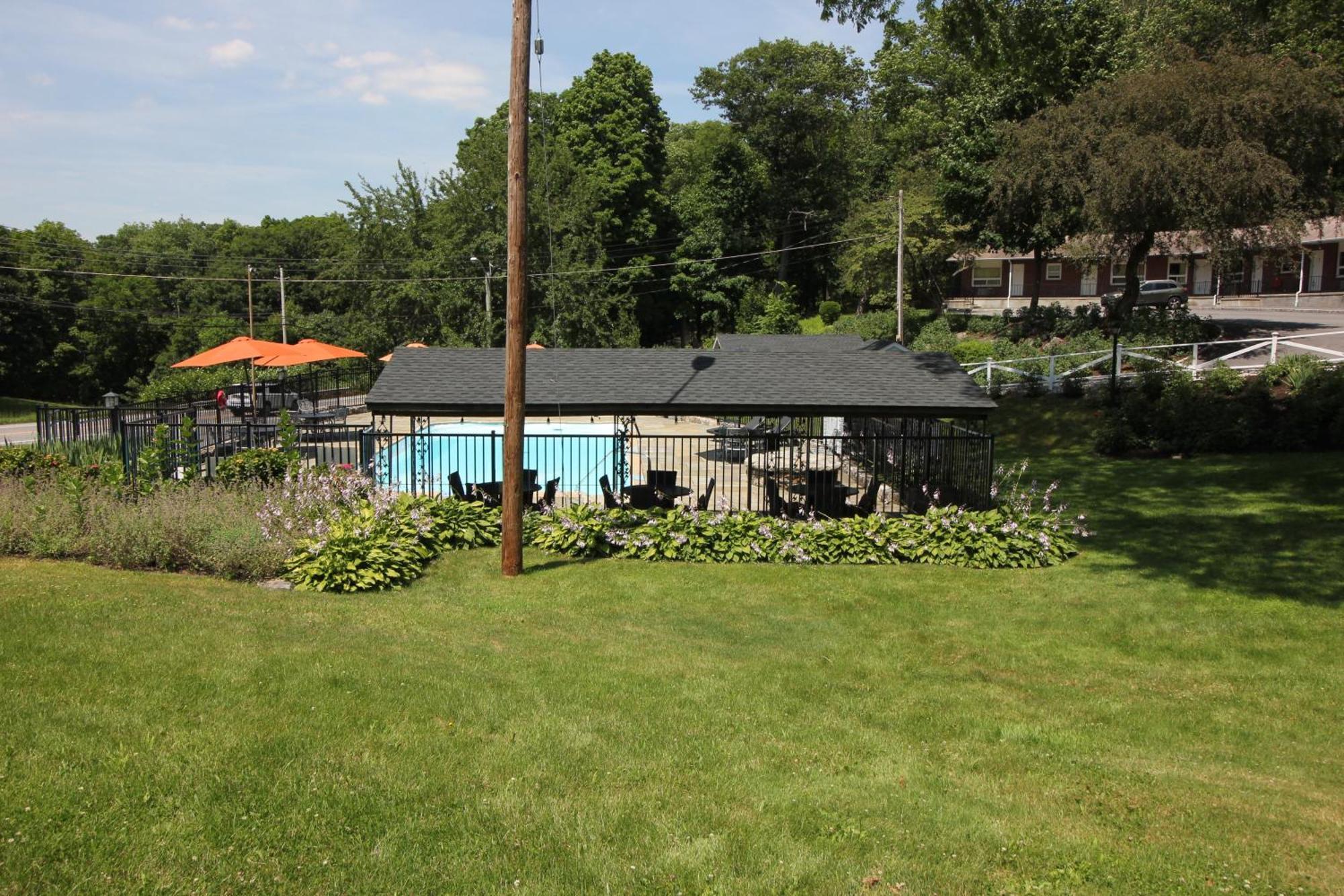 Heidi's Inn Brewster Bagian luar foto