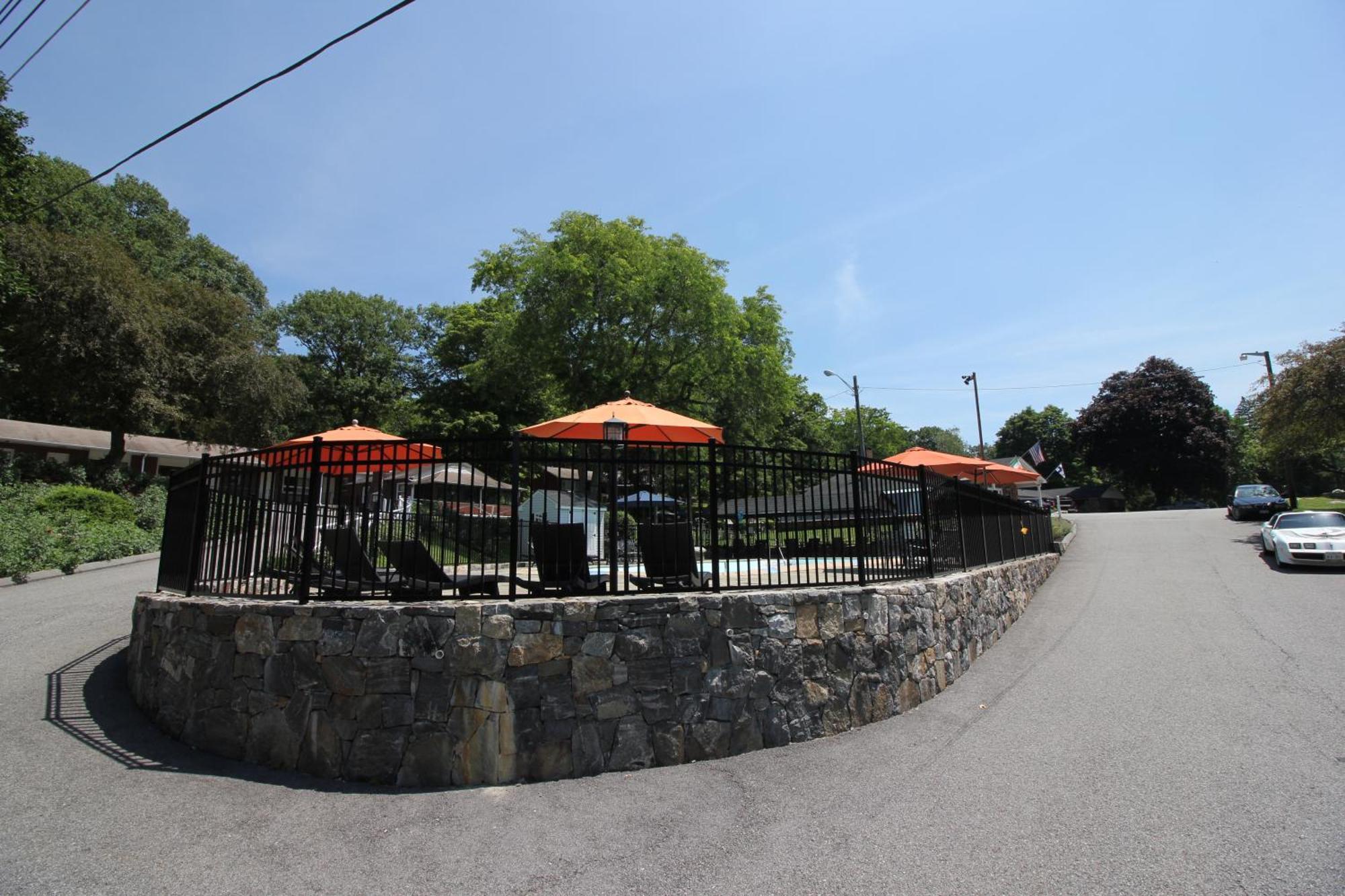 Heidi's Inn Brewster Bagian luar foto