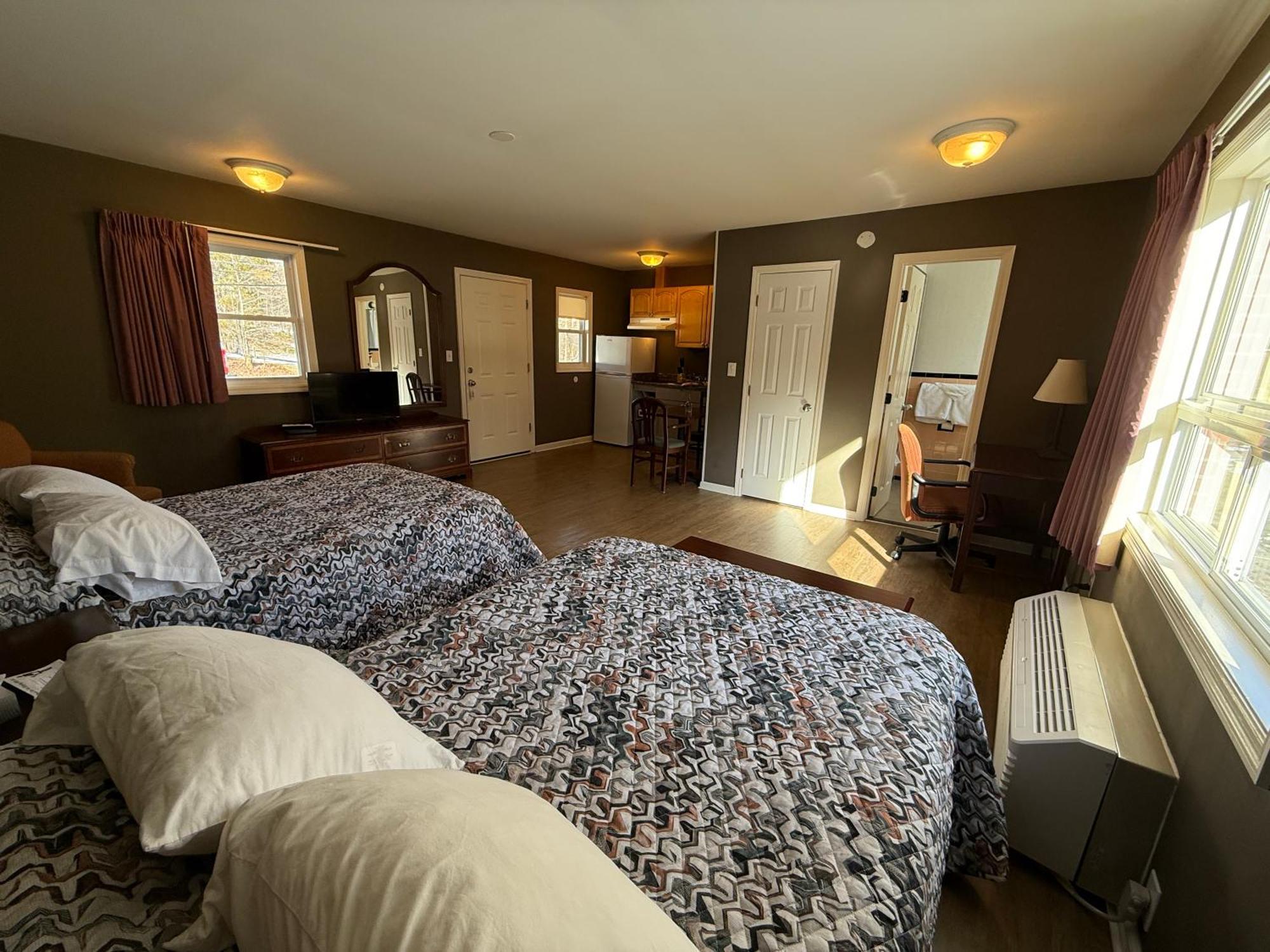 Heidi's Inn Brewster Bagian luar foto