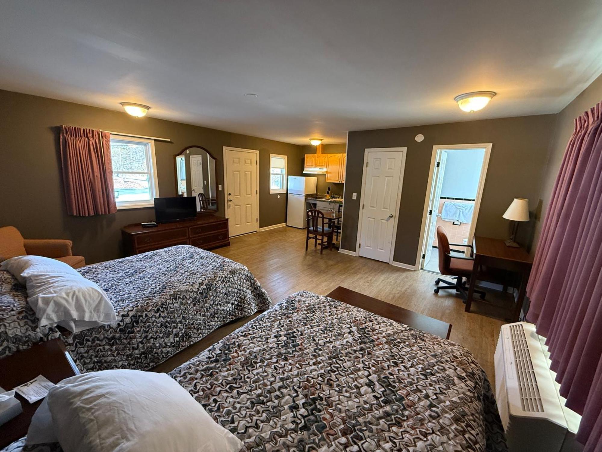Heidi's Inn Brewster Bagian luar foto