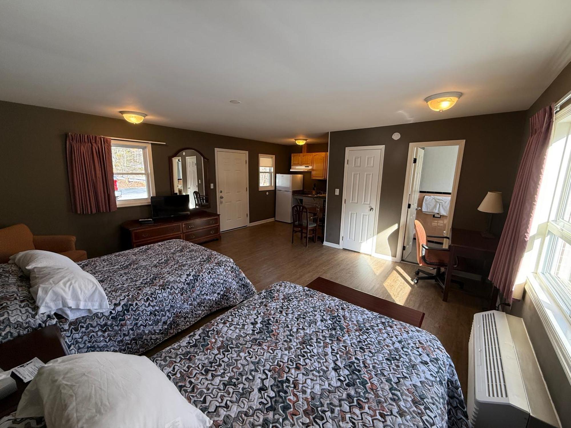 Heidi's Inn Brewster Bagian luar foto