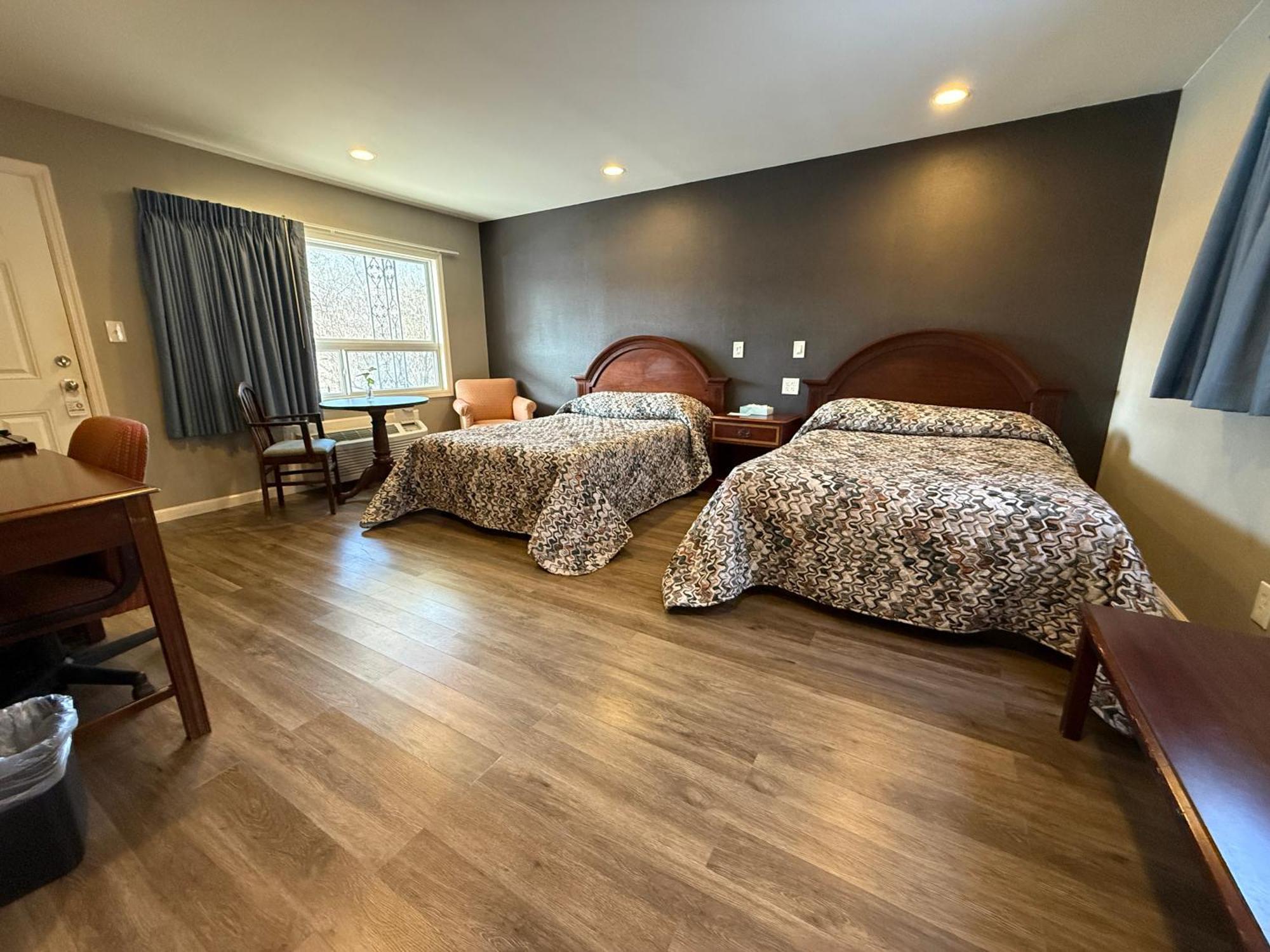 Heidi's Inn Brewster Bagian luar foto
