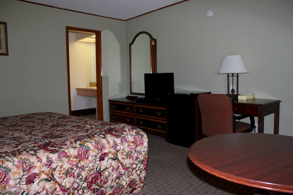 Heidi's Inn Brewster Bagian luar foto