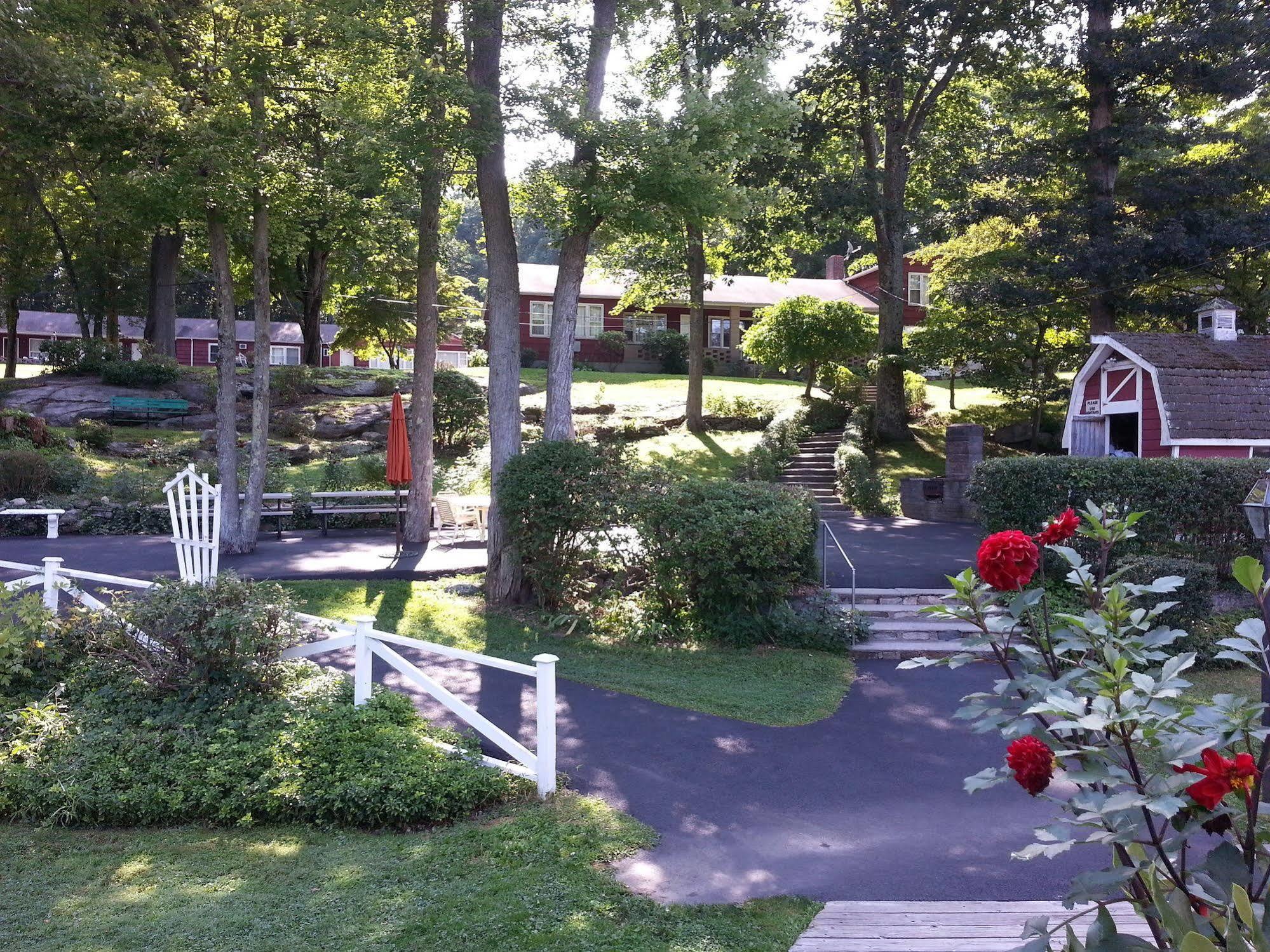 Heidi's Inn Brewster Bagian luar foto