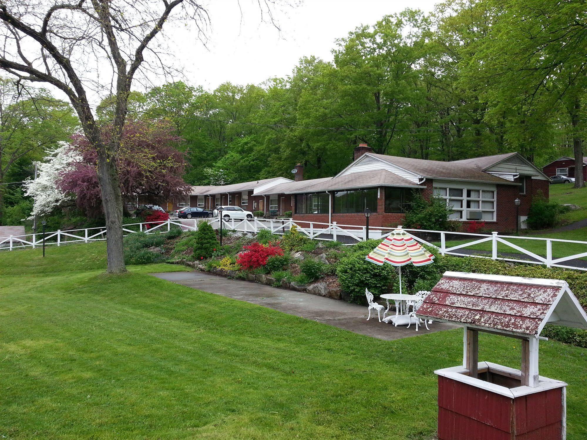 Heidi's Inn Brewster Bagian luar foto